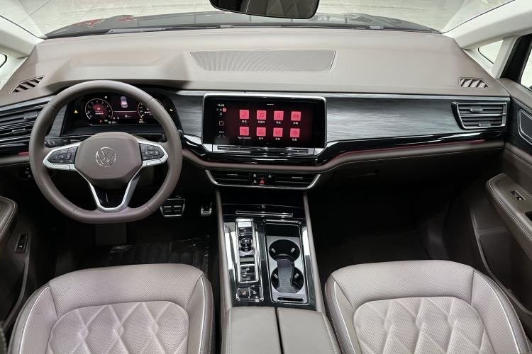 Used Volkswagen Viloran 2024 380TSI Premium Edition
