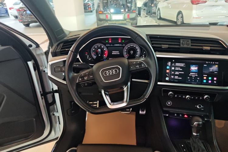 Used Audi Q3 2024 35 TFSI Ambition Dynamic Edition
