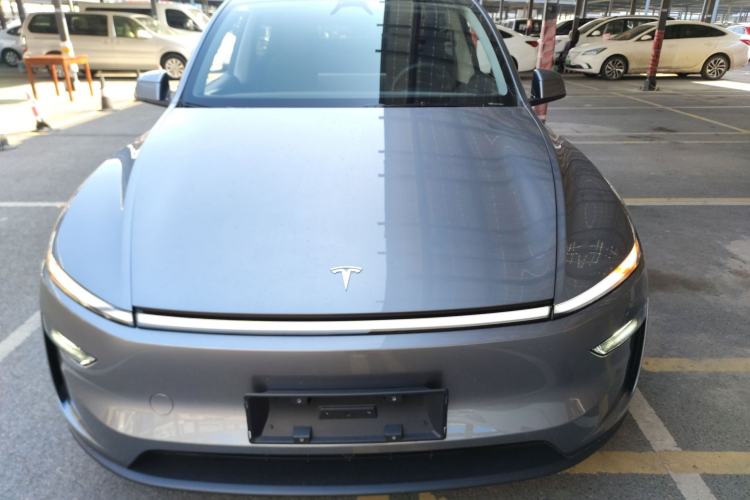 Used Tesla Model Y 2025 Rear-Wheel-Drive Version
