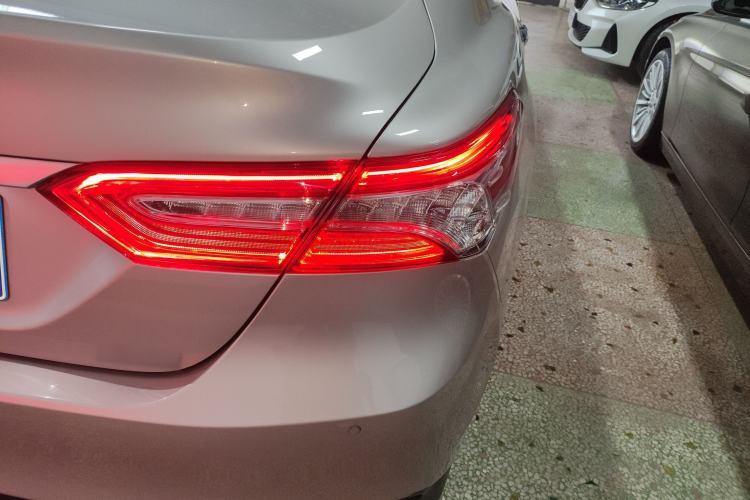 Used Toyota Camry 2021 2.0G Luxury Edition
