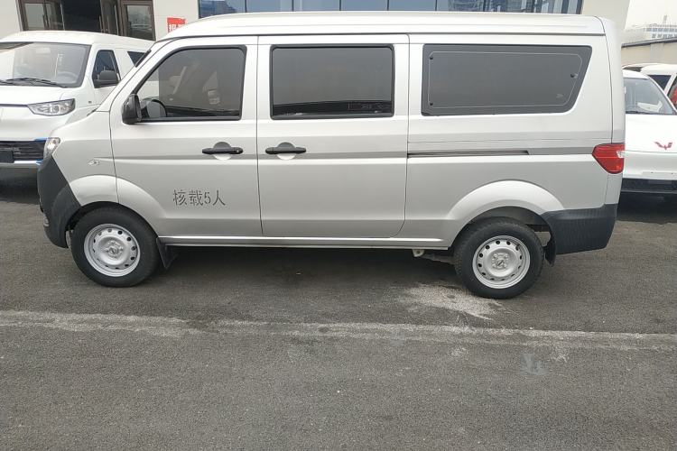 Used Jinbei Hiace X30 2023 1.5L Super-Comfortable Passenger Van 5/6/7-Seater Non-Air-Conditioned Version Model SWC15M