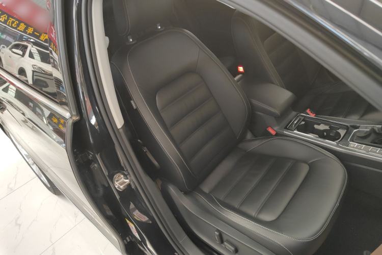 Used Volkswagen Passat 2017 330TSI DSG Luxury Edition
