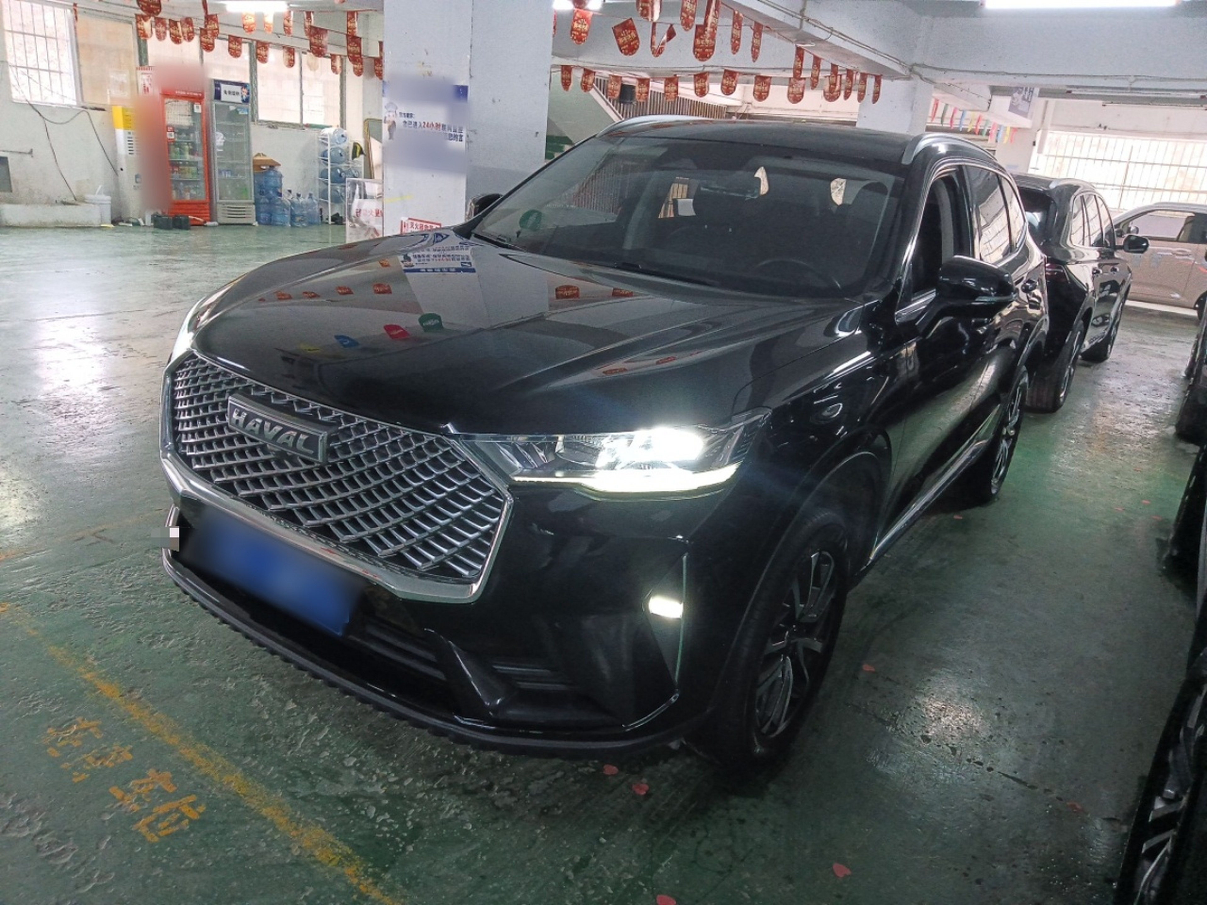 Под передней частью автомобиля