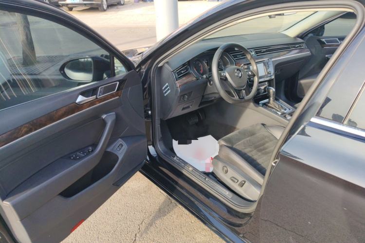 Used Volkswagen Magotan 2017 330TSI DSG Luxury Model
