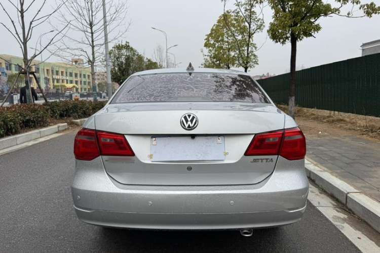 Used Volkswagen Jetta 2015 1.6L Automatic Fashion Model
