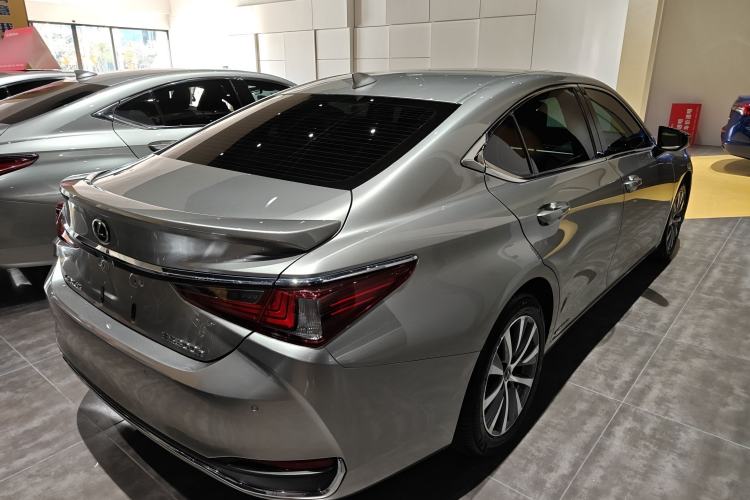 Used Lexus ES 2020 300h Premier Edition
