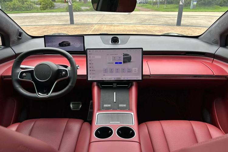 Used Hima Luxeed R7 2024 All-Electric 802 km Max
