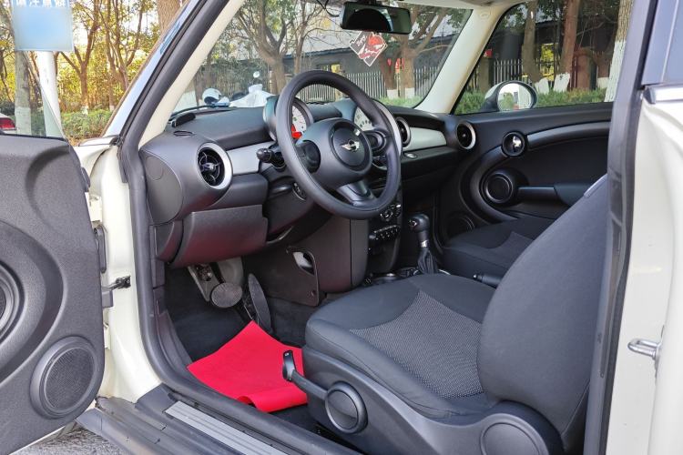 Used  MINI 2011 1.6L ONE
