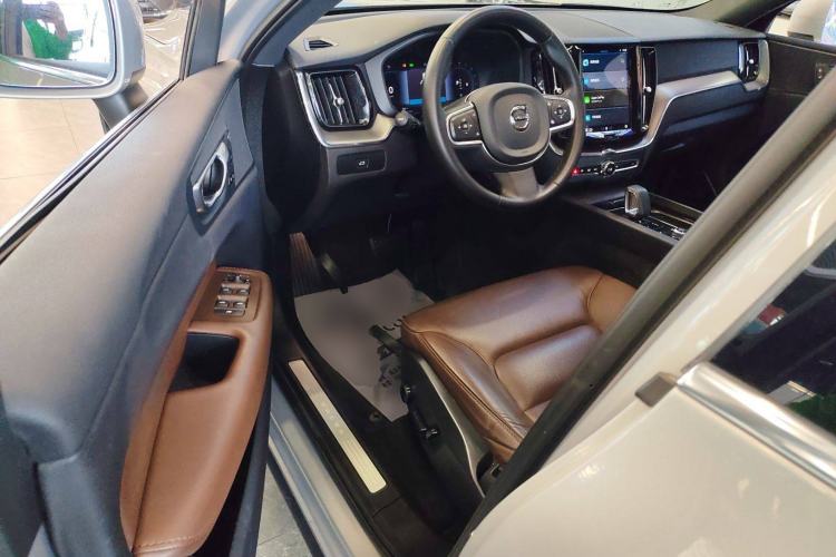 Used Volvo XC60 2024 B5 4x4 Smart Luxury Edition
