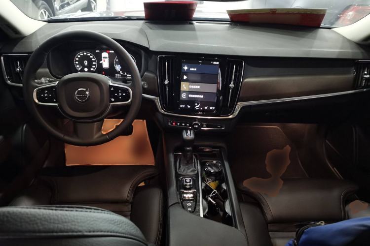 Used Volvo V90 2017 Cross Country T5 AWD Smart Range Edition

