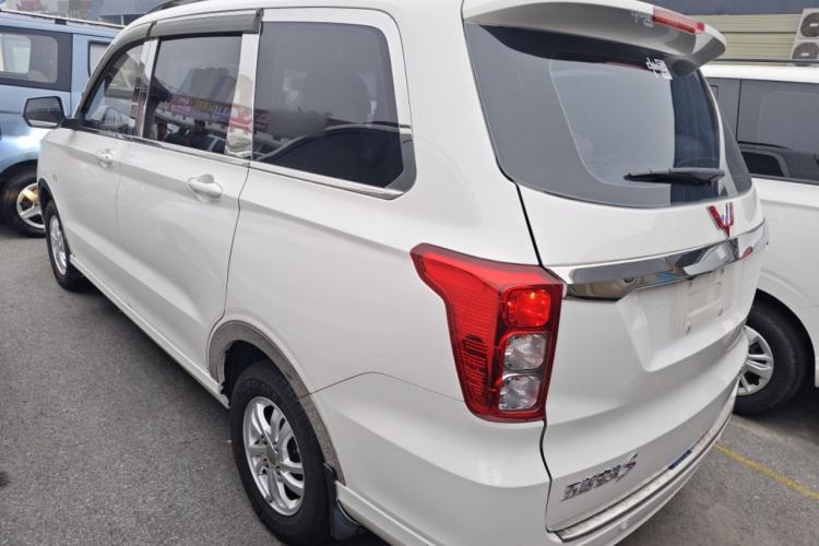 Used Wuling Hongguang 2019 1.5L S Comfort Edition China VI LAR
