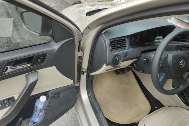 Used Skoda Rapid 2013 1.6L Automatic Smart Selection Model
