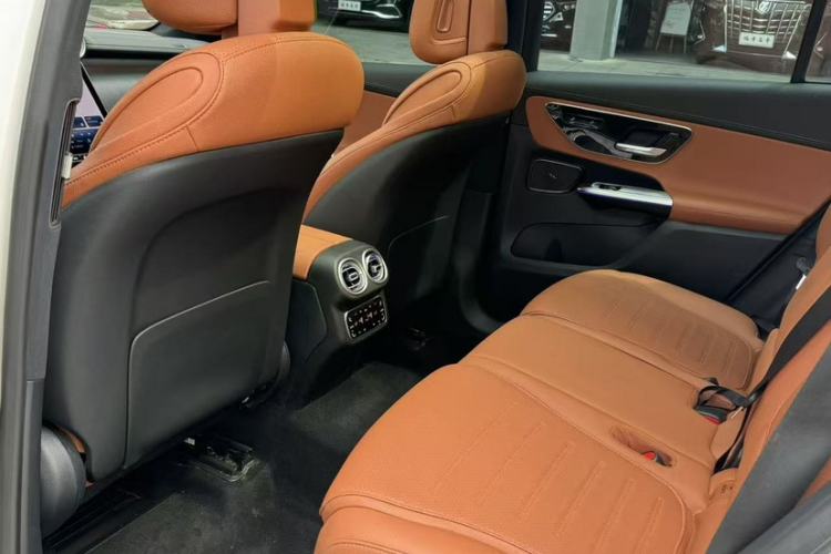 Used Mercedes-Benz GLC 2023 GLC 260 L 4MATIC Luxury 7-Seater
