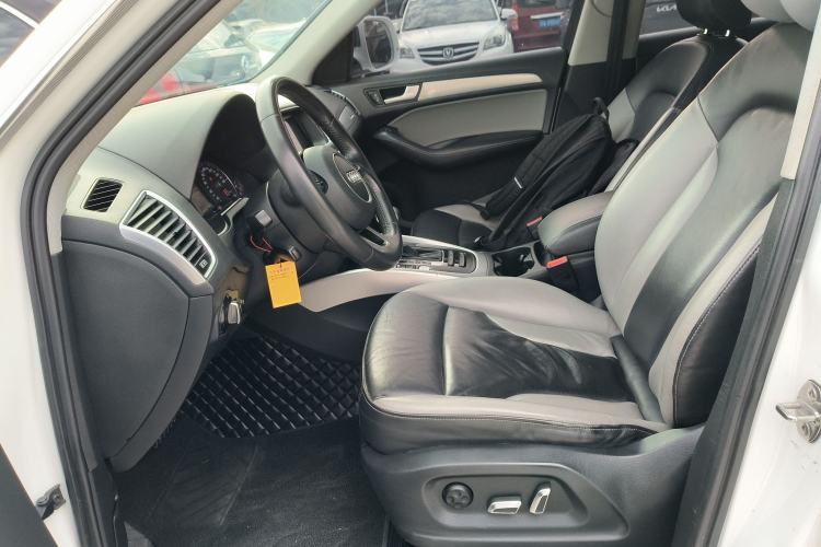 Used Audi Q5 2017 Plus 40 TFSI Technology Model
