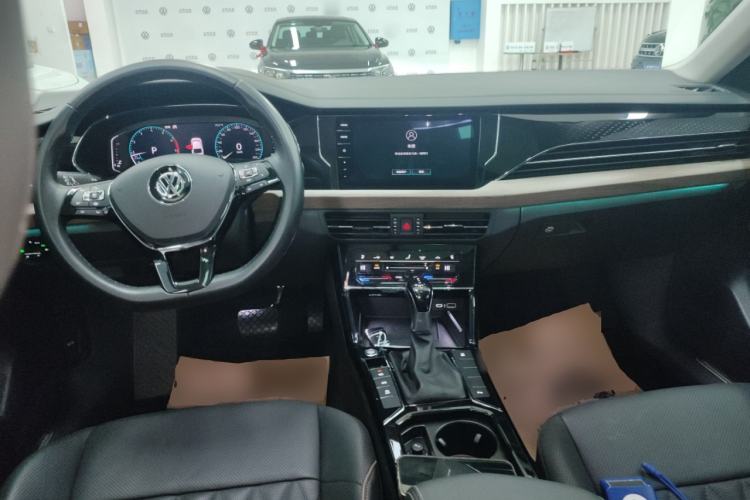 Used Volkswagen Passat 2020 330TSI Luxury Edition China VI
