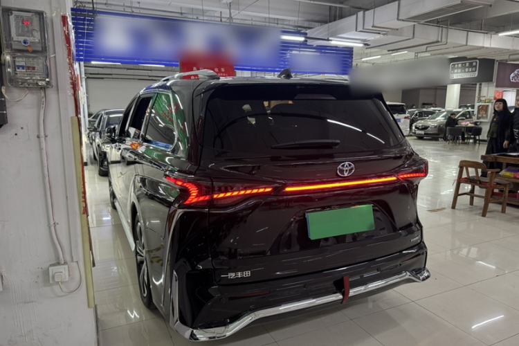 Used Toyota Granvia 2023 2.5L Hybrid Flagship VIP Edition
