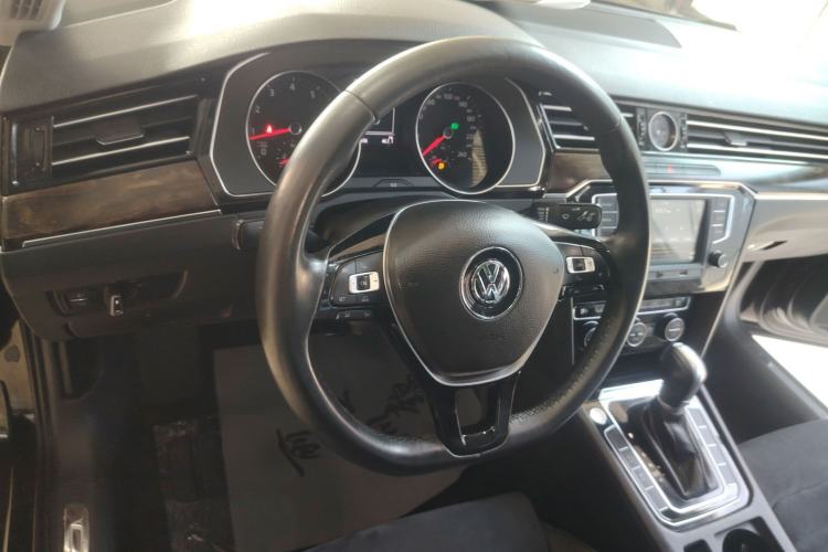 Used Volkswagen Magotan 2017 330TSI DSG Luxury Model
