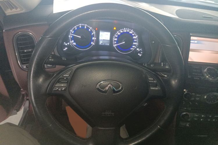 Used Infiniti QX50 2013 2.5L Two-Wheel-Drive Elegant Edition
