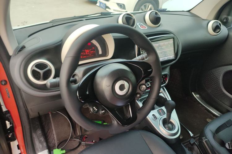 Used  fortwo 2015 1.0L 52 kW hardtop Dynamic version
