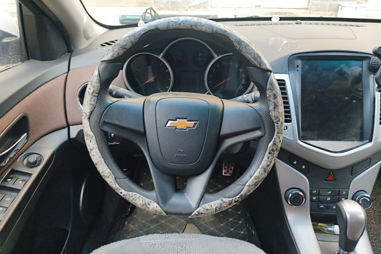 Used Chevrolet Cruze 2015 Hatchback 1.6L Automatic Comfort Edition