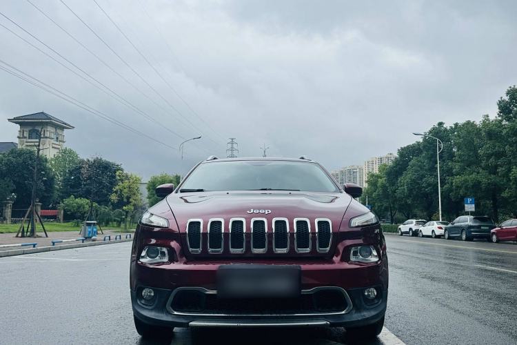 Used  Cherokee 2017 2.4L Leading Edition
