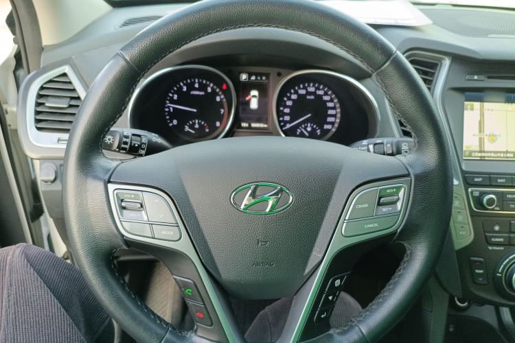 Used Hyundai Santa Fe 2017 2.0T Automatic Two-Wheel Drive Smart Version 7 Seats
