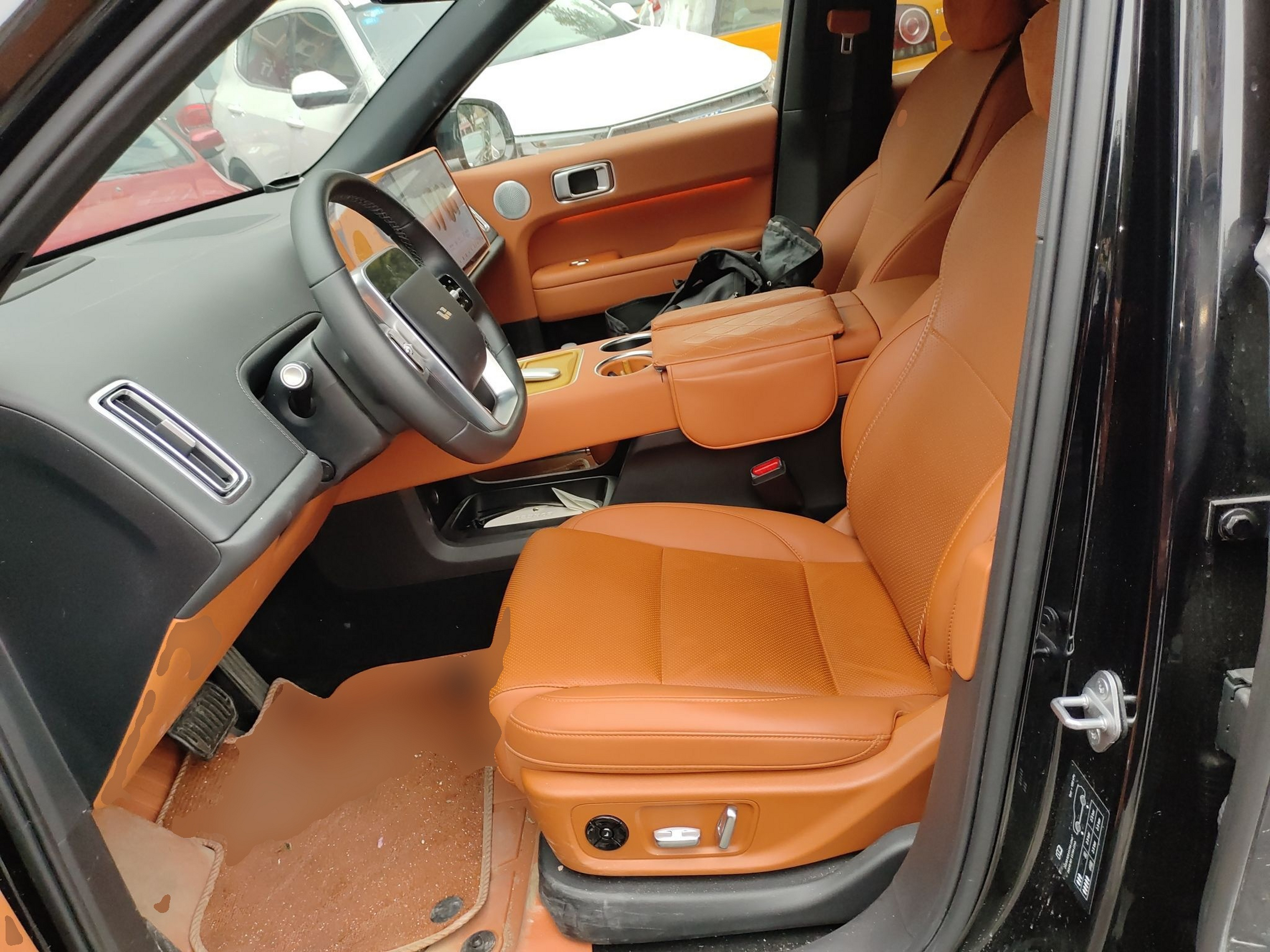 المقاعد الأمامية داخل السيارة