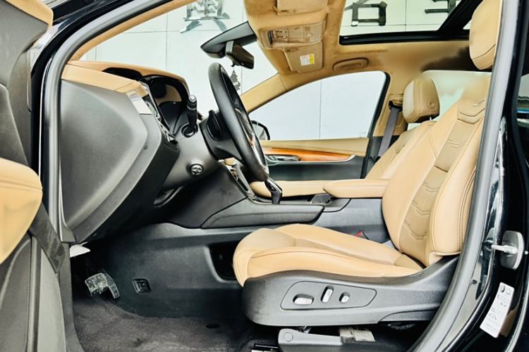 Used Cadillac XT5 2018 28E 4x4 Platinum Edition
