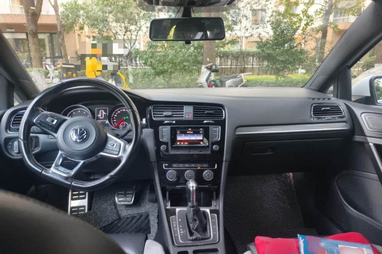 Used Volkswagen Golf 2016 1.4TSI Automatic R-Line
