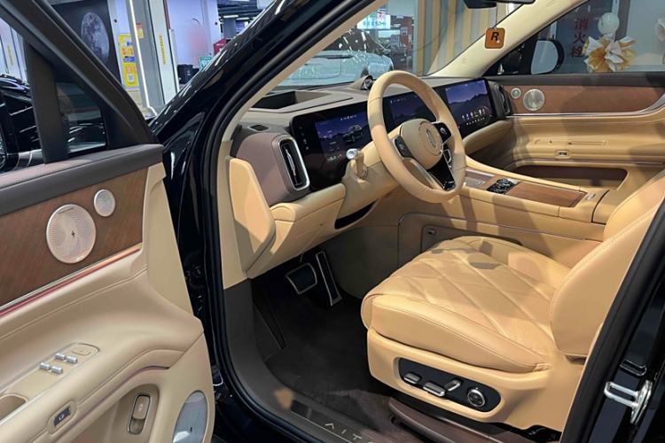 Used Hima AITO M9 2025 Extended-Range Ultra Version 52 kWh 6-Seater
