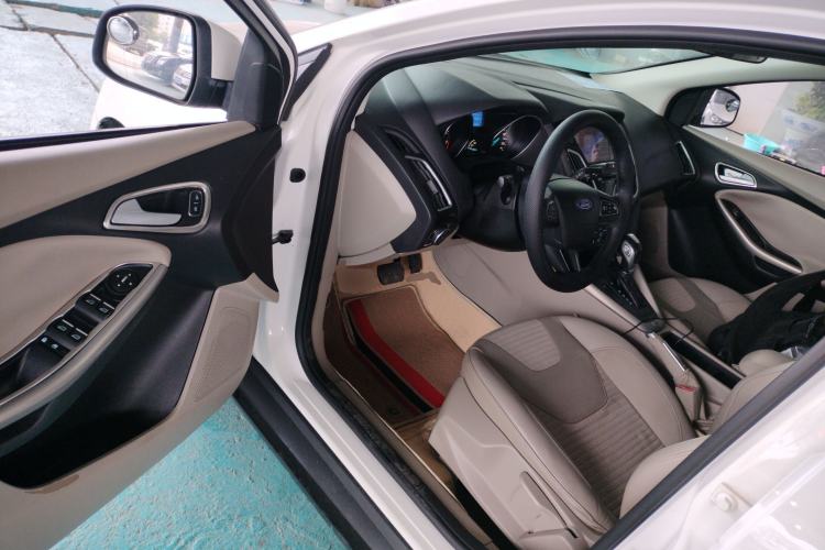 Used Ford Focus 2015 Hatchback EcoBoost 125 Automatic Supreme Style Edition
