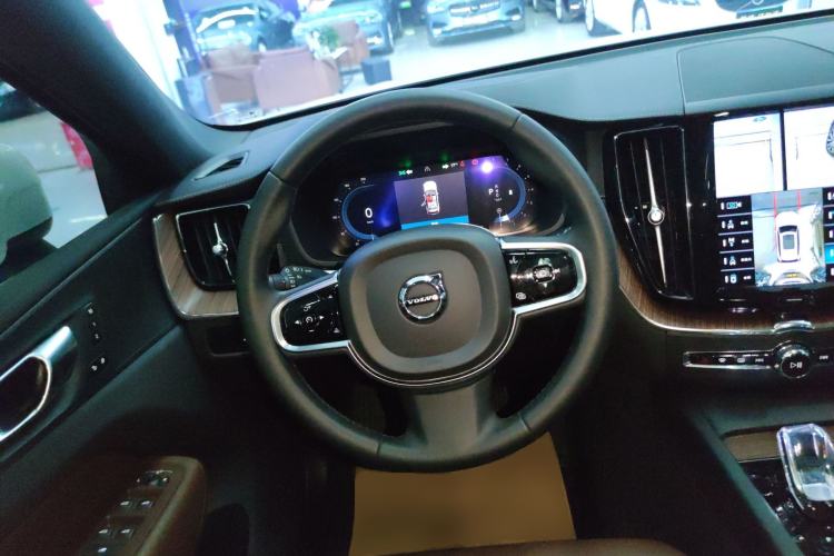 Used Volvo XC60 2024 B5 4x4 Smart Luxury Edition