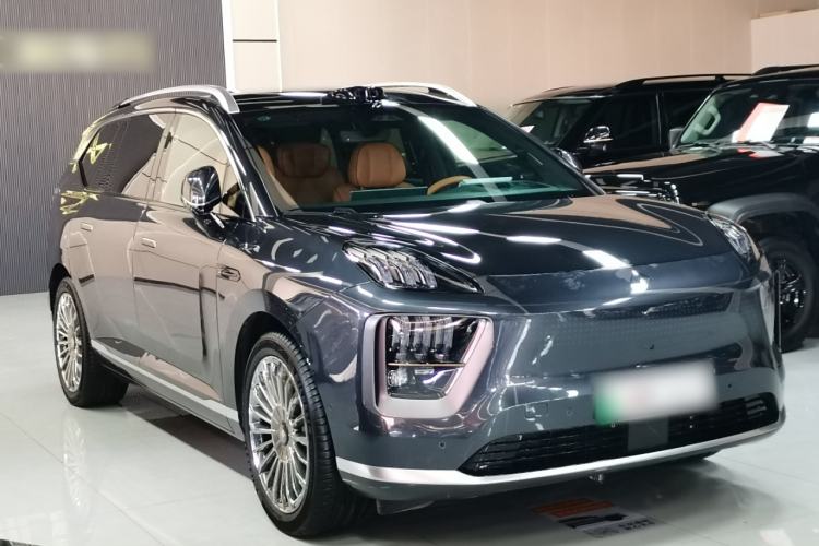 Used  HL 2025 700 Ultra Six-Seater All-Wheel-Drive LiDAR Version
