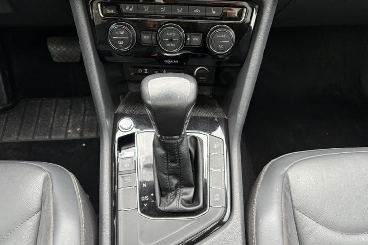 Used Volkswagen Tiguan L 2018 330TSI Automatic Two-Wheel Drive Luxury Edition
