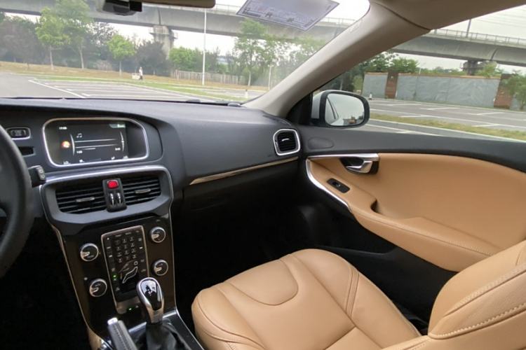 Used Volvo V40 2017 T3 Zhiyi Edition