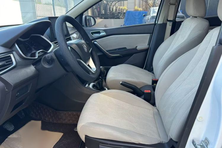 Used Baojun 310W 2017 1.5L Manual Comfort Version China VI Emission Standard