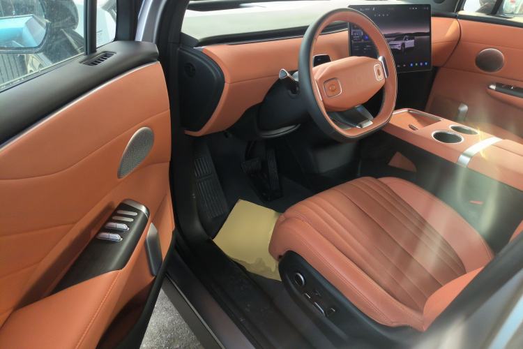 Used  E07 2025 All-Electric 4x4 90kWh Ultra High-Performance Edition
