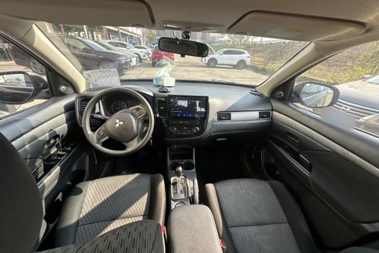 Used Mitsubishi Outlander 2014 2.0L Two-Wheel Drive Sport Value Edition 5 Seats
