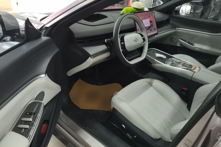 Used  A07 2025 Blue Whale Range-Extending Version 230 Flagship Model