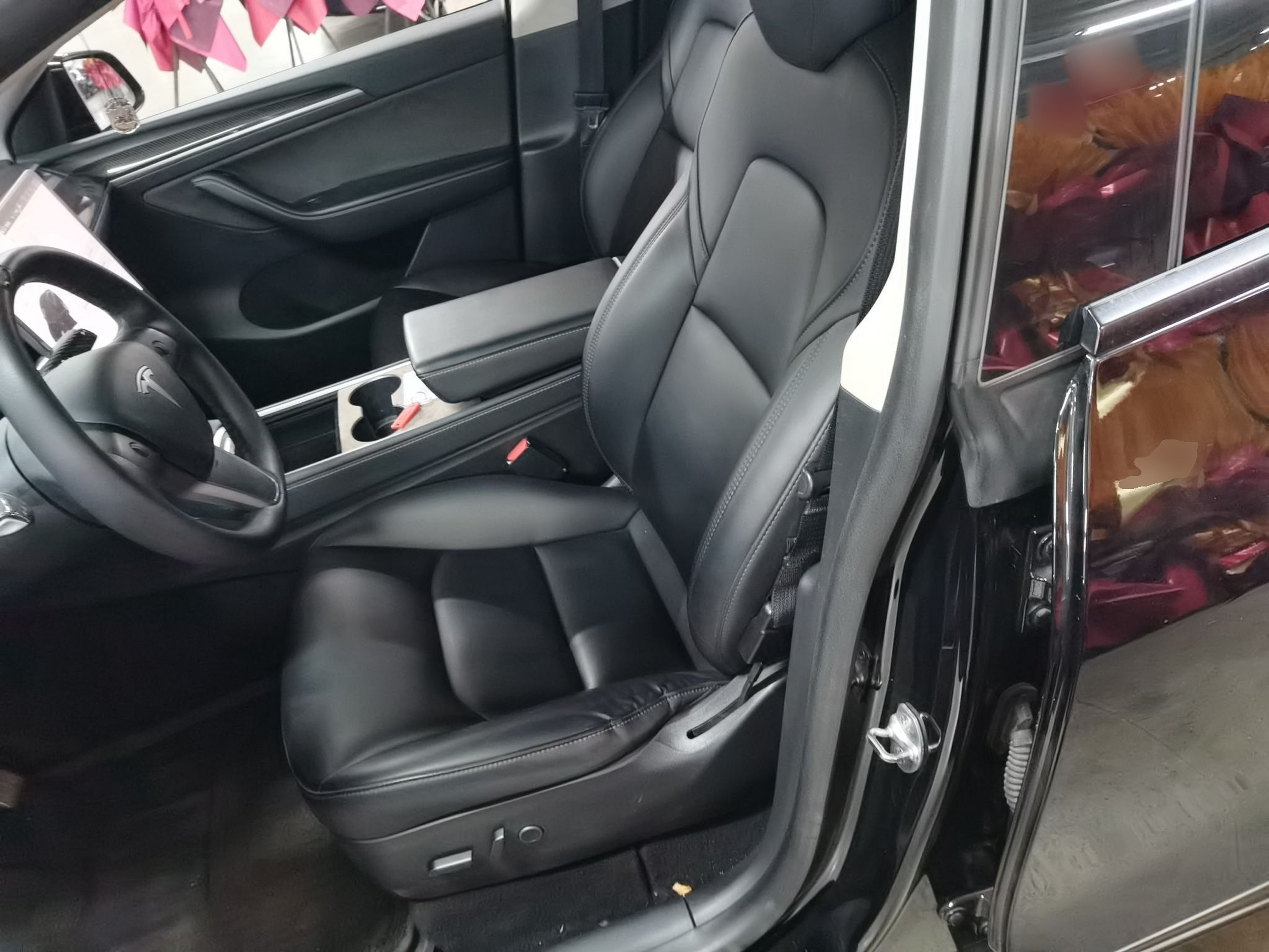 Переднее сиденье в автомобиле