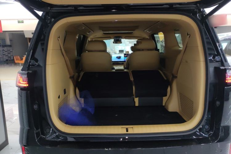 Used VOYAH Dream 2025 PHEV Four-Wheel Drive Prestige Kunpeng Edition