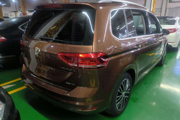 Used Volkswagen Touran 2016 Volkswagen Touran L 280TSI DSG Luxury Edition
