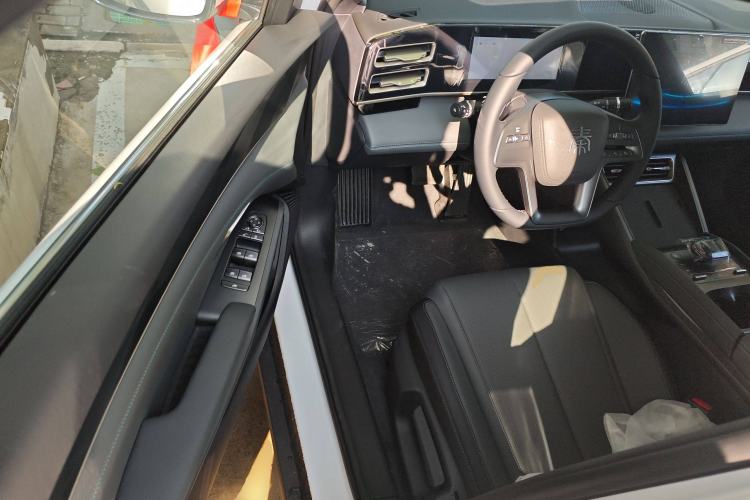 Used BYD Qin L 2025 DM-i Smart Drive 80KM Leading Model
