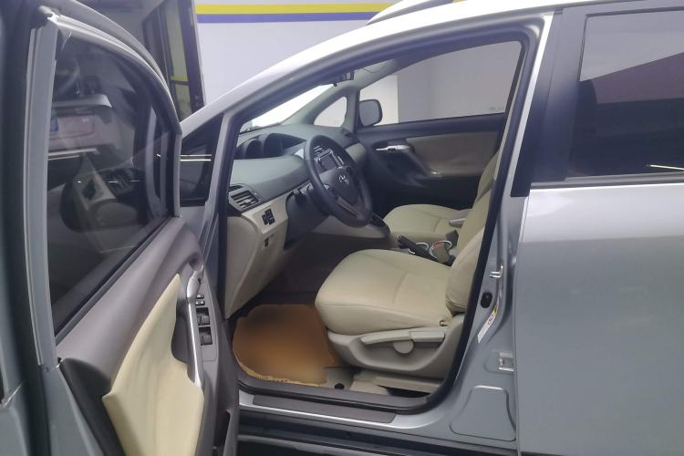 Used Toyota Verso 2015 180E CVT Crossover Edition
