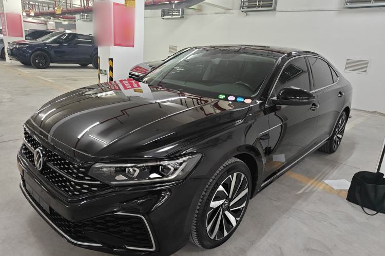 Used Volkswagen Passat 2022 330TSI Starry Luxury Edition – Exclusive Special Edition