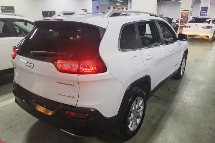 Used  Cherokee 2017 2.0L Superior Edition