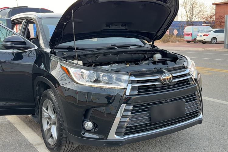 Used Toyota Highlander 2018 2.0T Two-Wheel Drive Prestige Version 7 Seats China V Emission Standard
