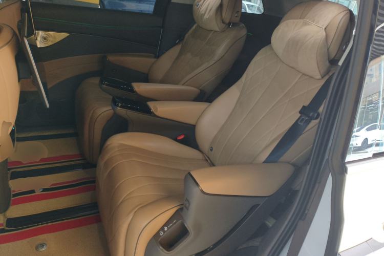 Used Denza D9 2022 DM-i 970 Four-Wheel Drive Flagship Model
