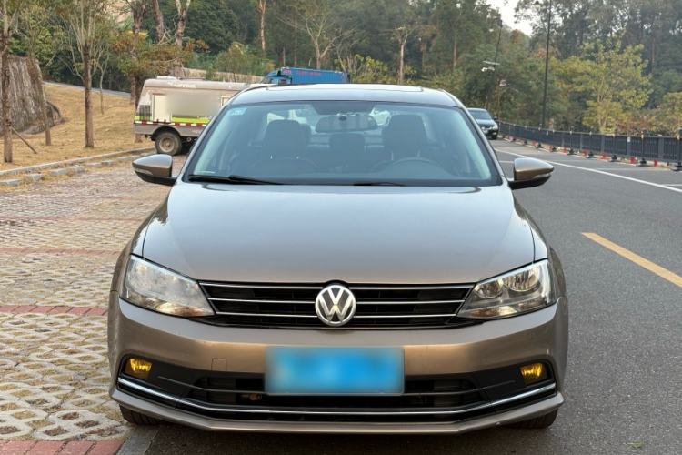 Used Volkswagen Sagitar 2017 230TSI Automatic Comfort Version
