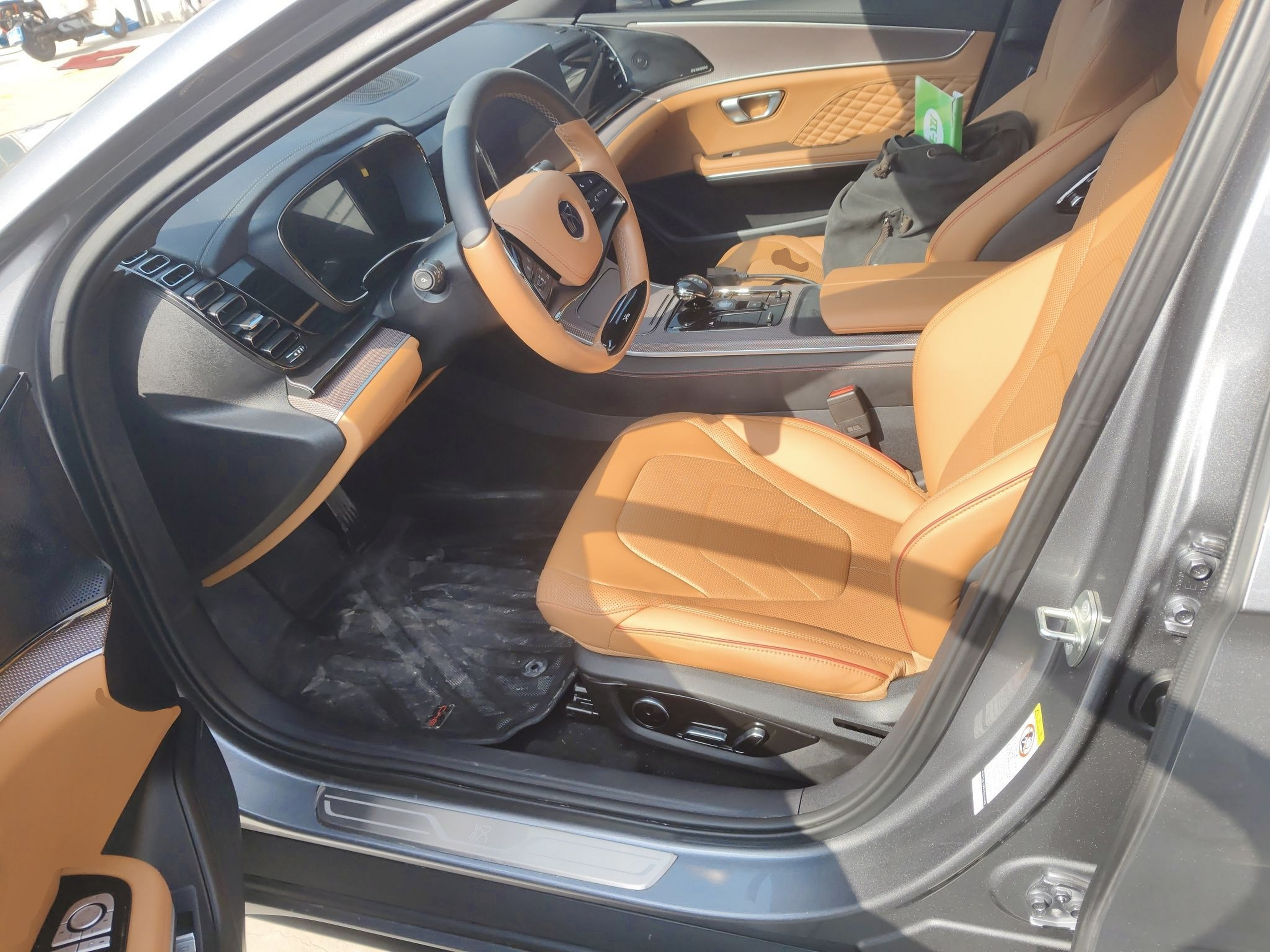 Переднее сиденье в автомобиле